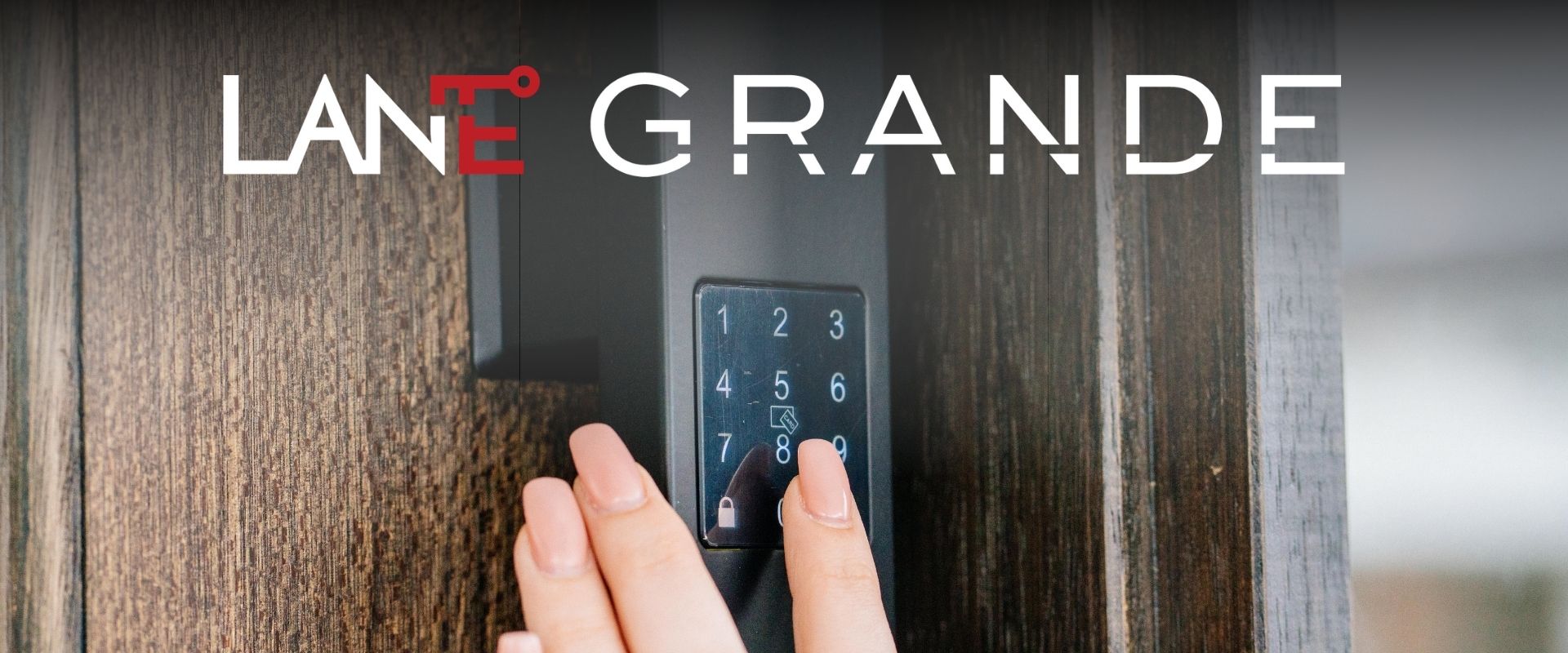 Lane Grande hand on touchpad matte black